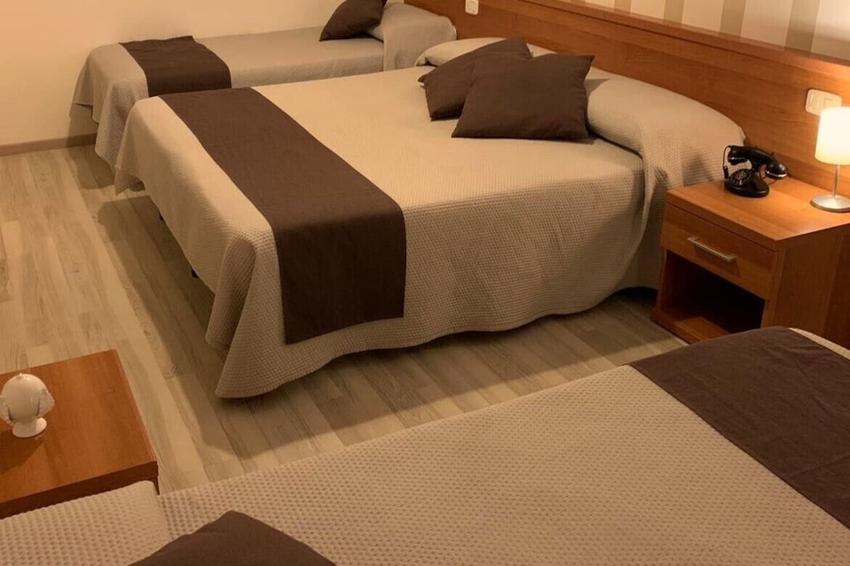 quadruple room | minibar, desk, cots/infant beds, free wifi