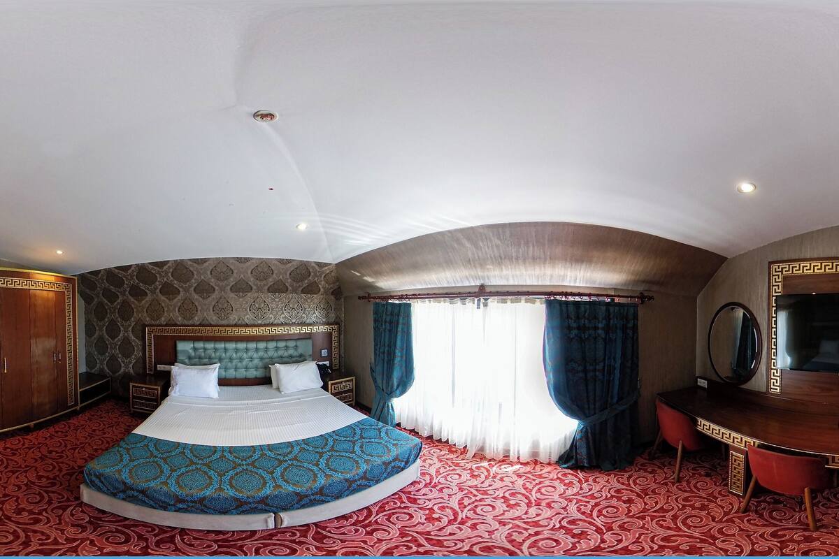 Basic Suite, Hot Tub | Premium bedding, minibar, in-room safe, desk