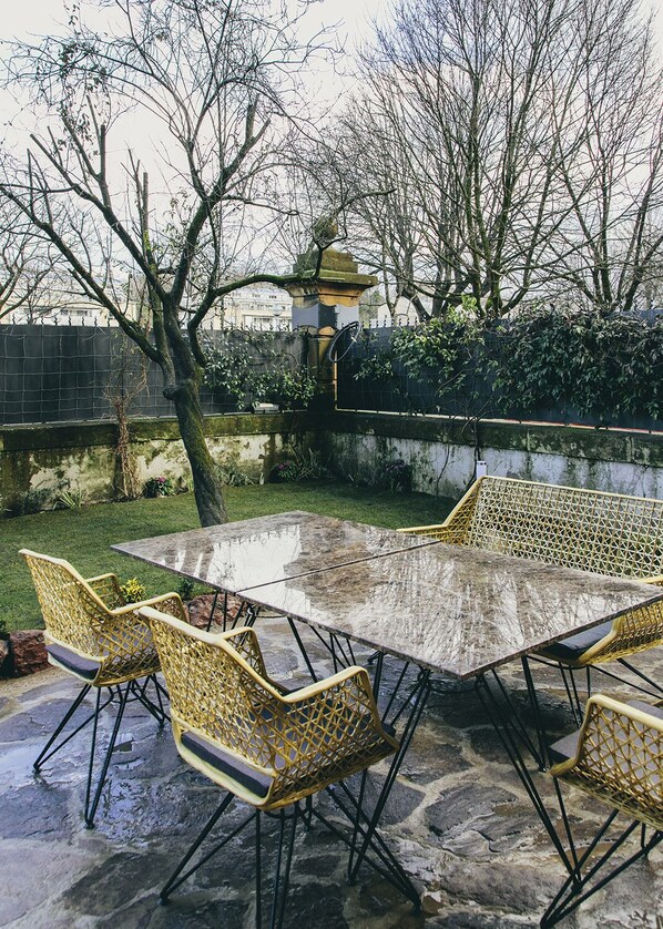 Superior Double Room, 1 Bedroom, Courtyard View, Courtyard Area | 1 bedroom, down comforters, iron/ironing board, free WiFi