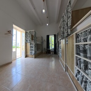 خزنة داخل الغرفة ومكتب وواي فاي مجانًا وملاءات أسرّة