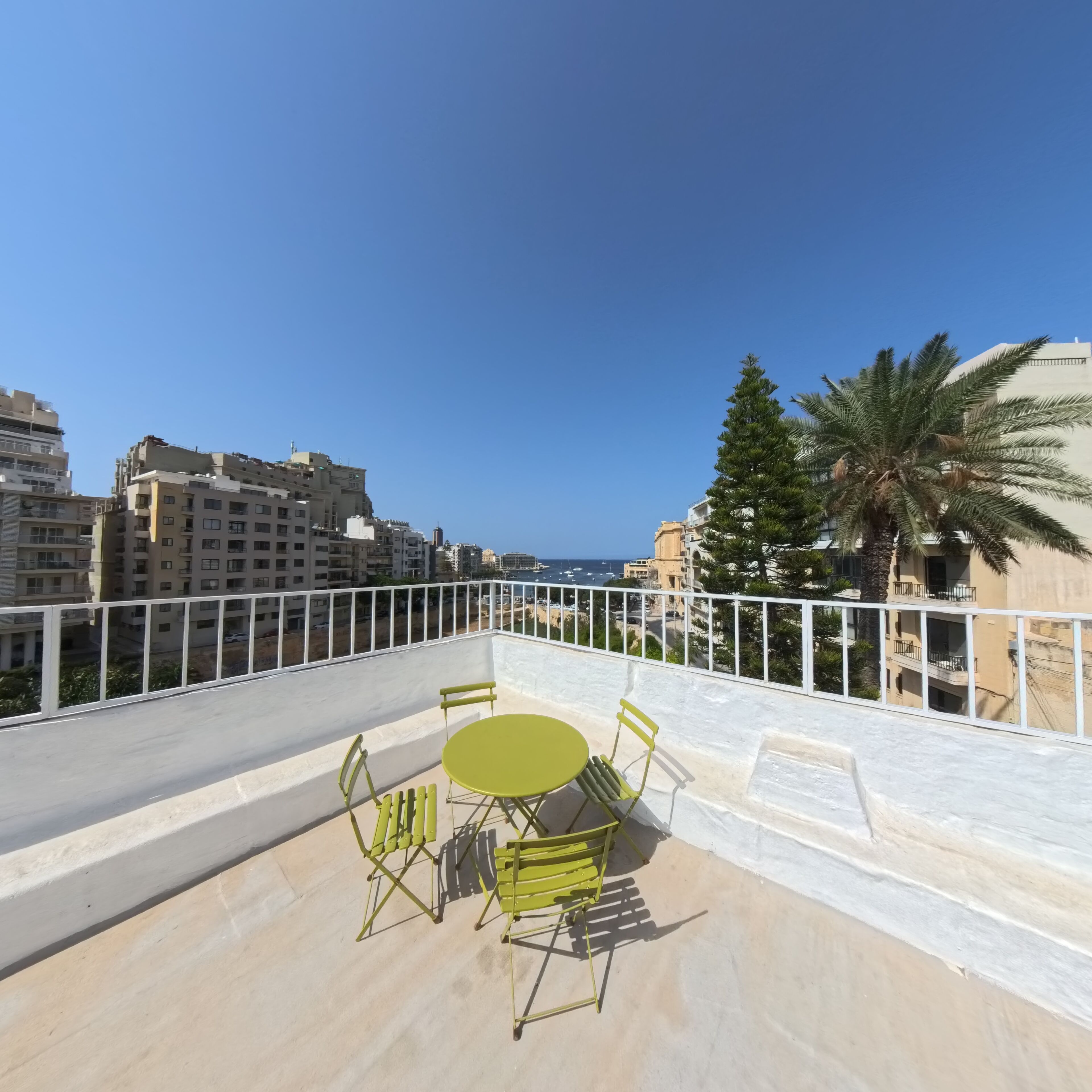 Foto - Follow the Sun Boutique Hostel - Pool, Breakfast & Sea Views