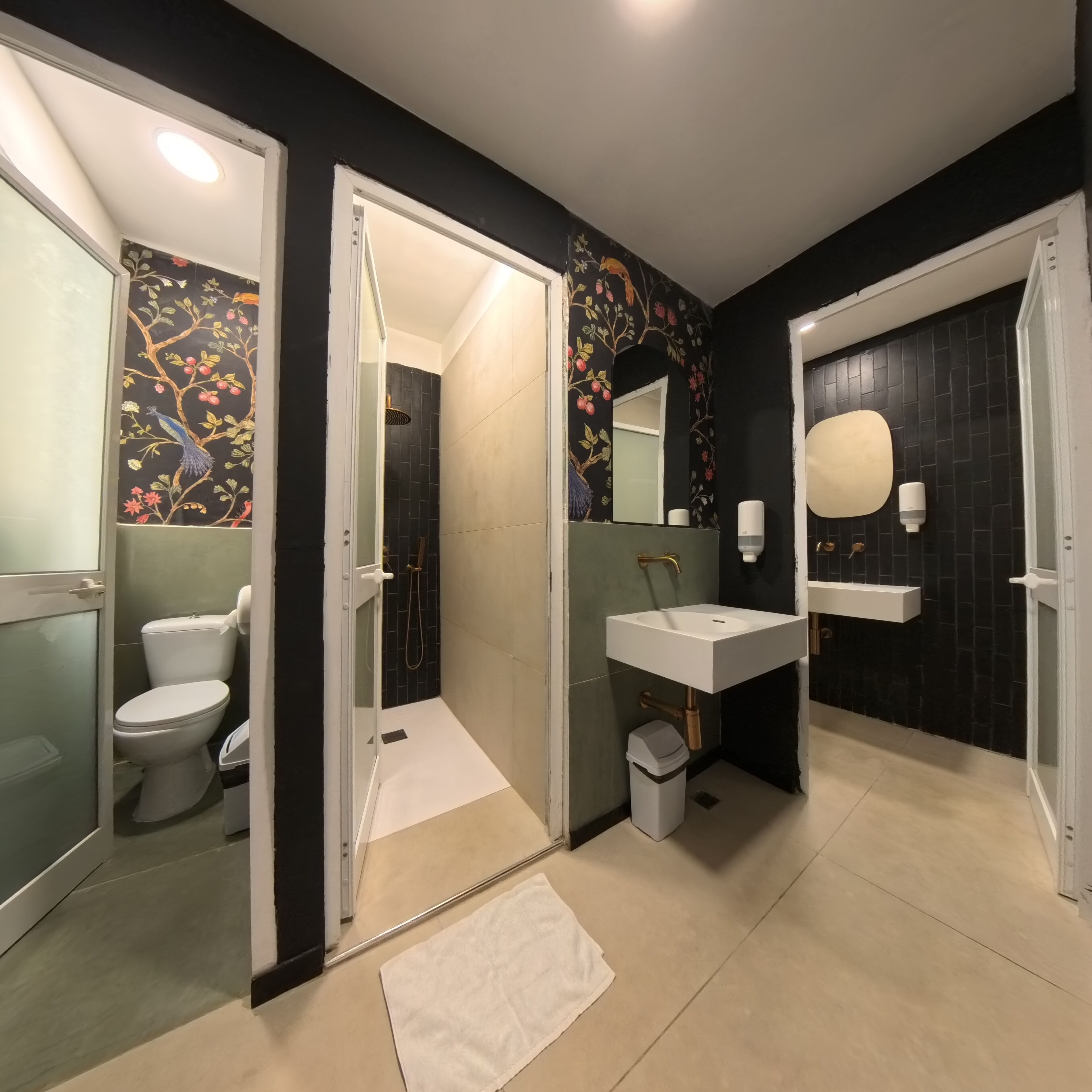 Photo - Follow the Sun Boutique Hostel - Pool, Breakfast & Sea Views