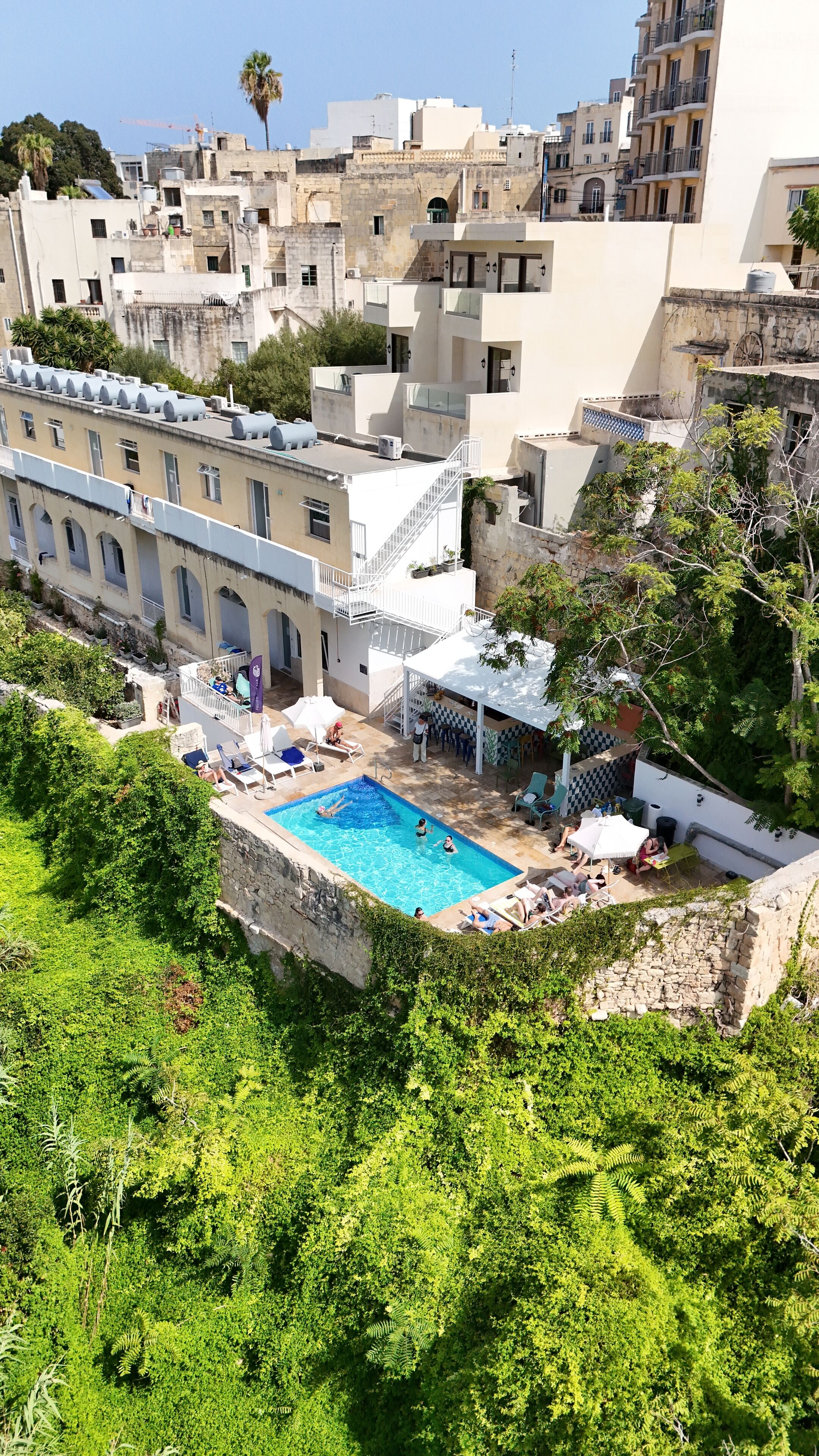 Foto - Follow the Sun Boutique Hostel - Pool, Breakfast & Sea Views