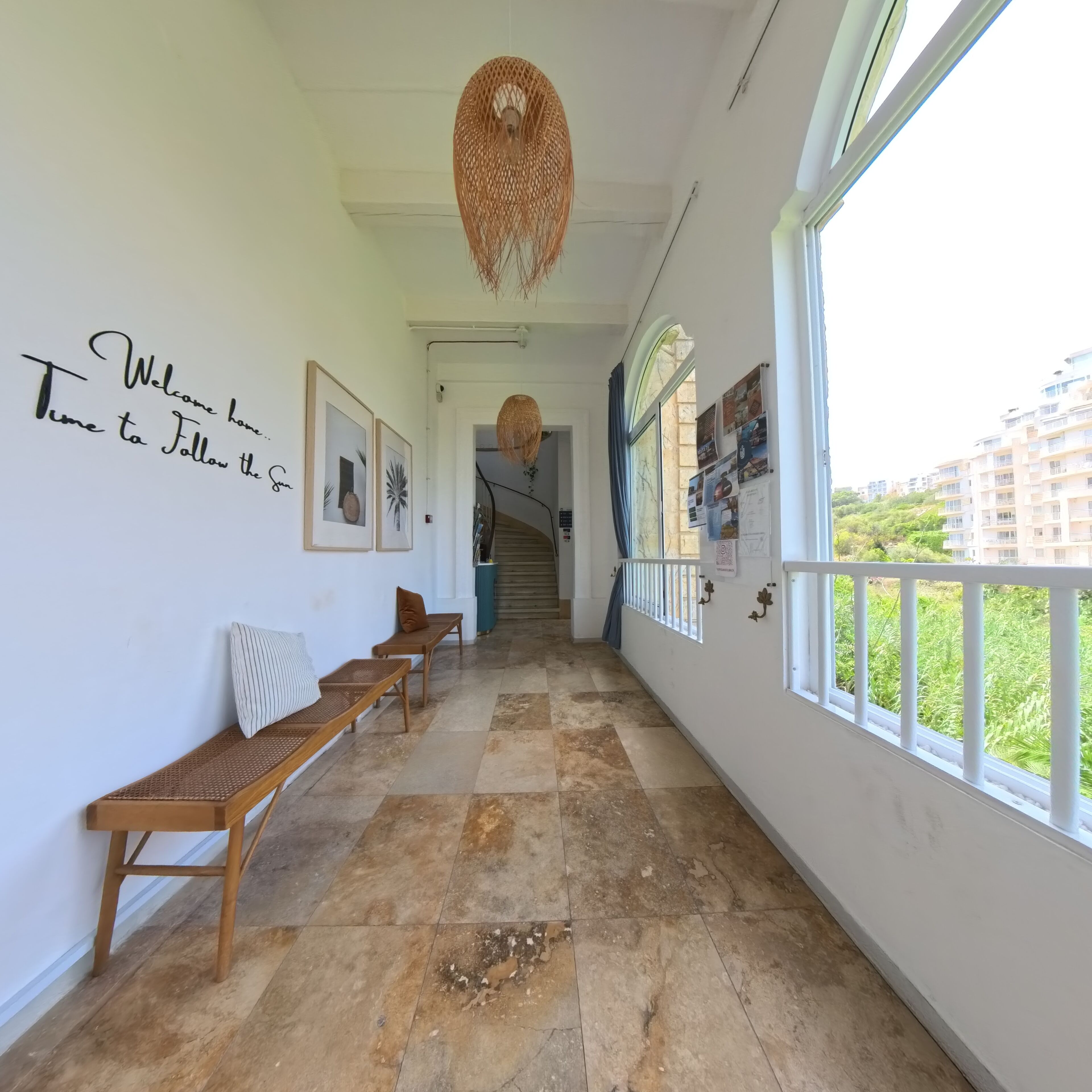 Foto - Follow the Sun Boutique Hostel - Pool, Breakfast & Sea Views