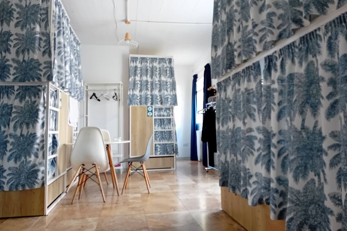 宿舍, 女士专用房, 使用泳池, 海景 (12 beds) | 羽绒被、客房内保险箱、办公桌、免费 WiFi