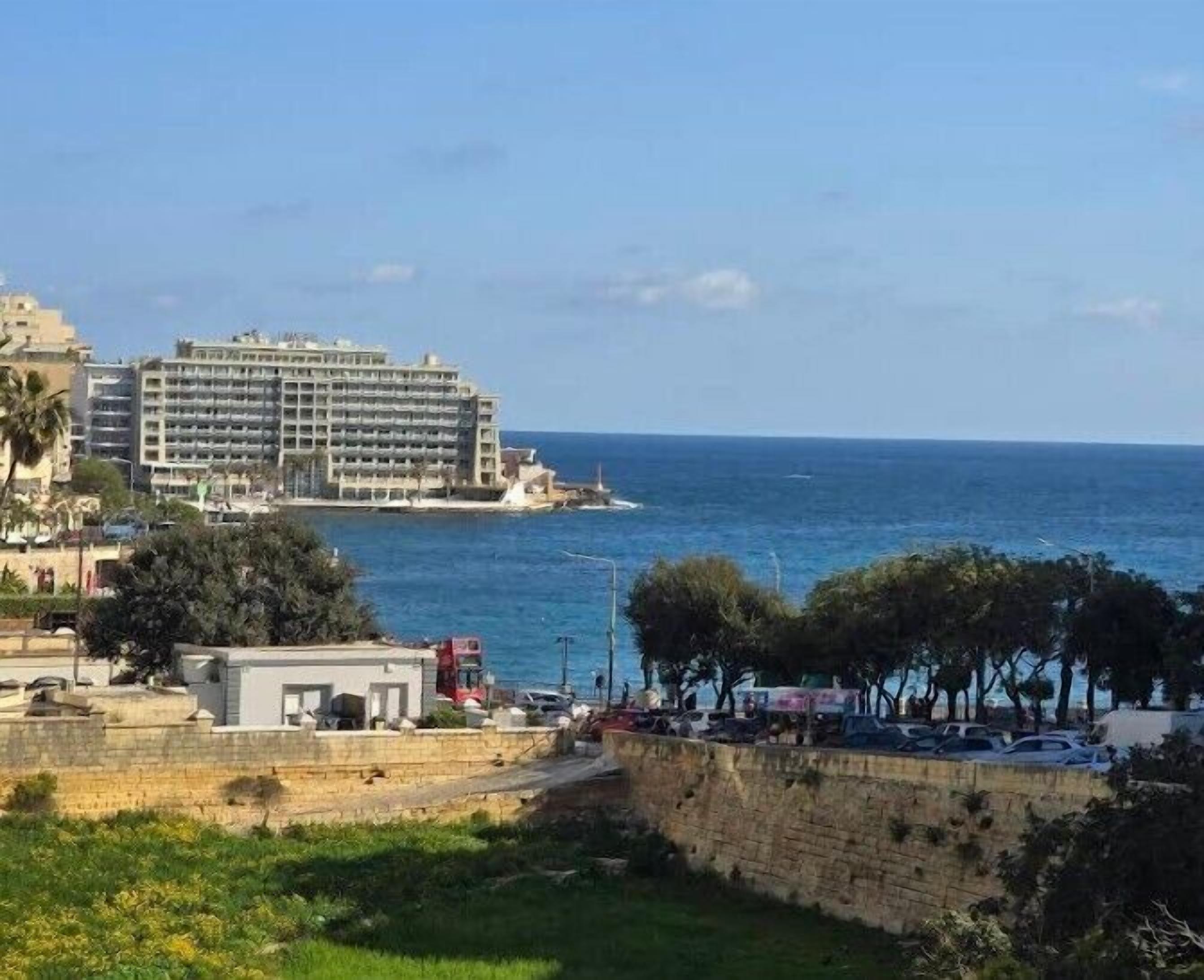 Photo - Follow the Sun Boutique Hostel - Pool, Breakfast & Sea Views