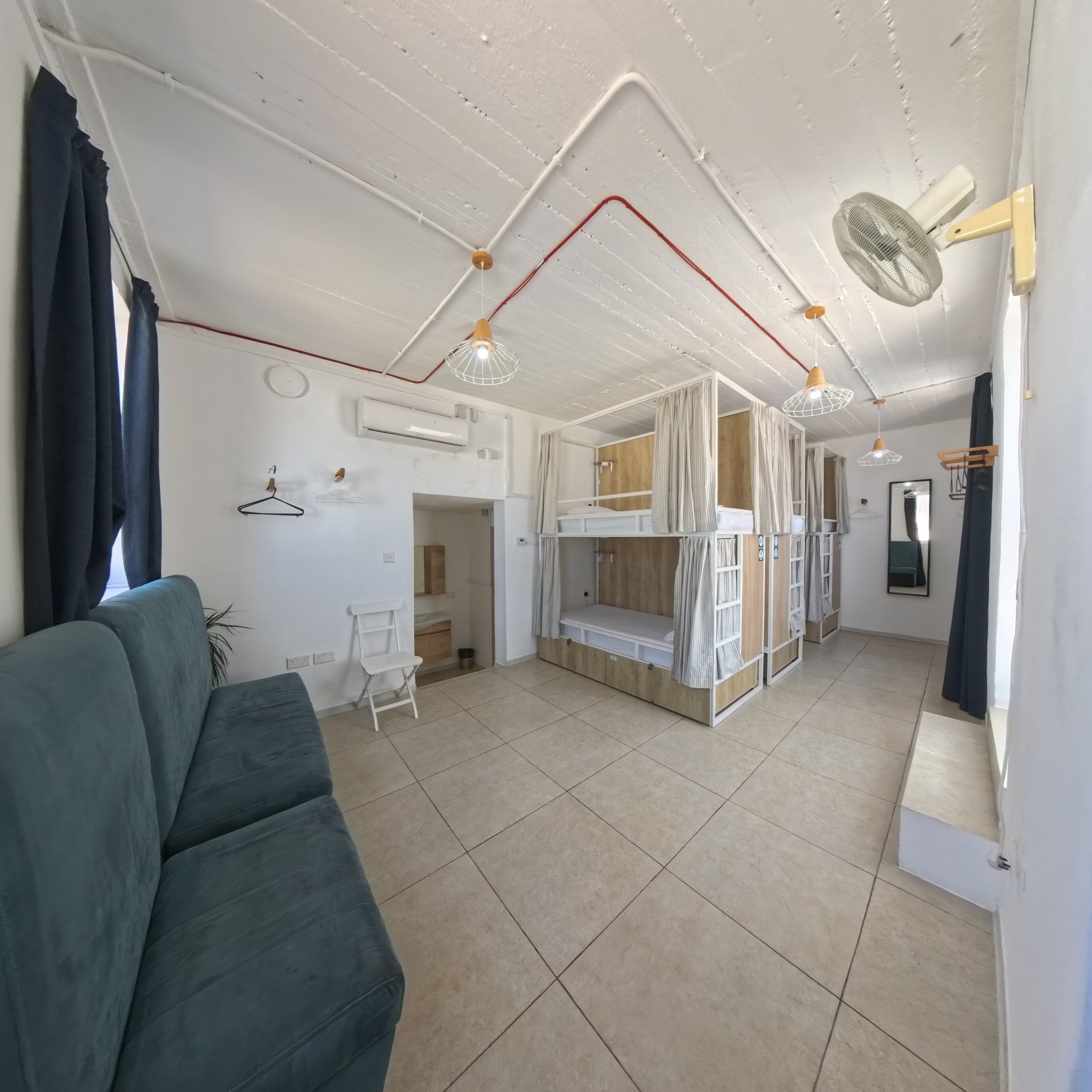 Foto - Follow the Sun Boutique Hostel - Pool, Breakfast & Sea Views