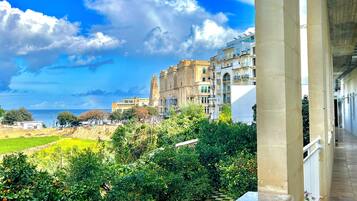 Shared Dormitory, Mixed Dorm (6 beds) | Terrace/patio