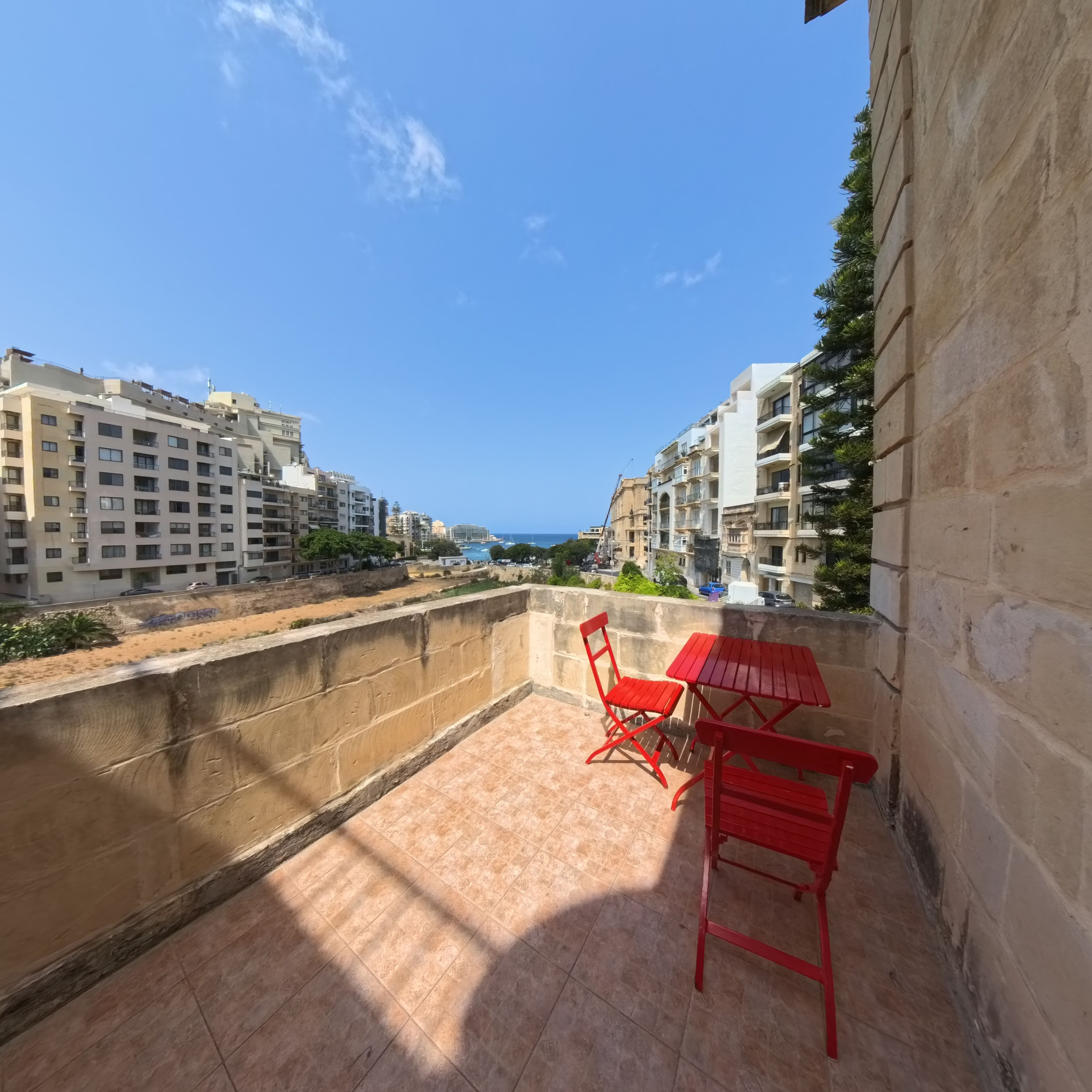 Foto - Follow the Sun Boutique Hostel - Pool, Breakfast & Sea Views