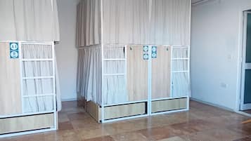 Caja de seguridad en la habitación, escritorio y wifi gratis