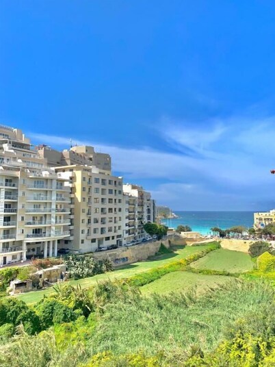 Follow the Sun Boutique Hostel - Pool, Breakfast & Sea Views