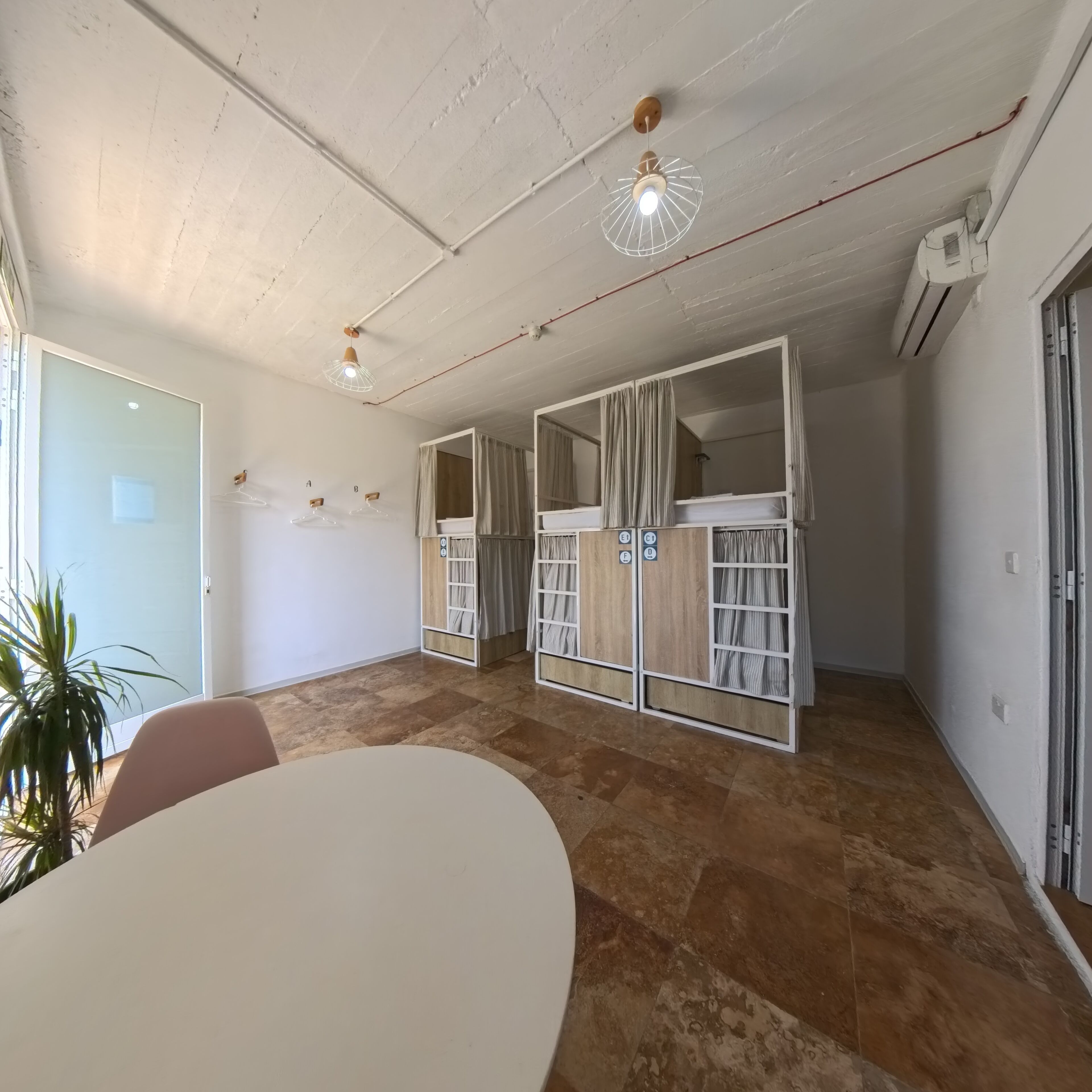 Foto - Follow the Sun Boutique Hostel - Pool, Breakfast & Sea Views