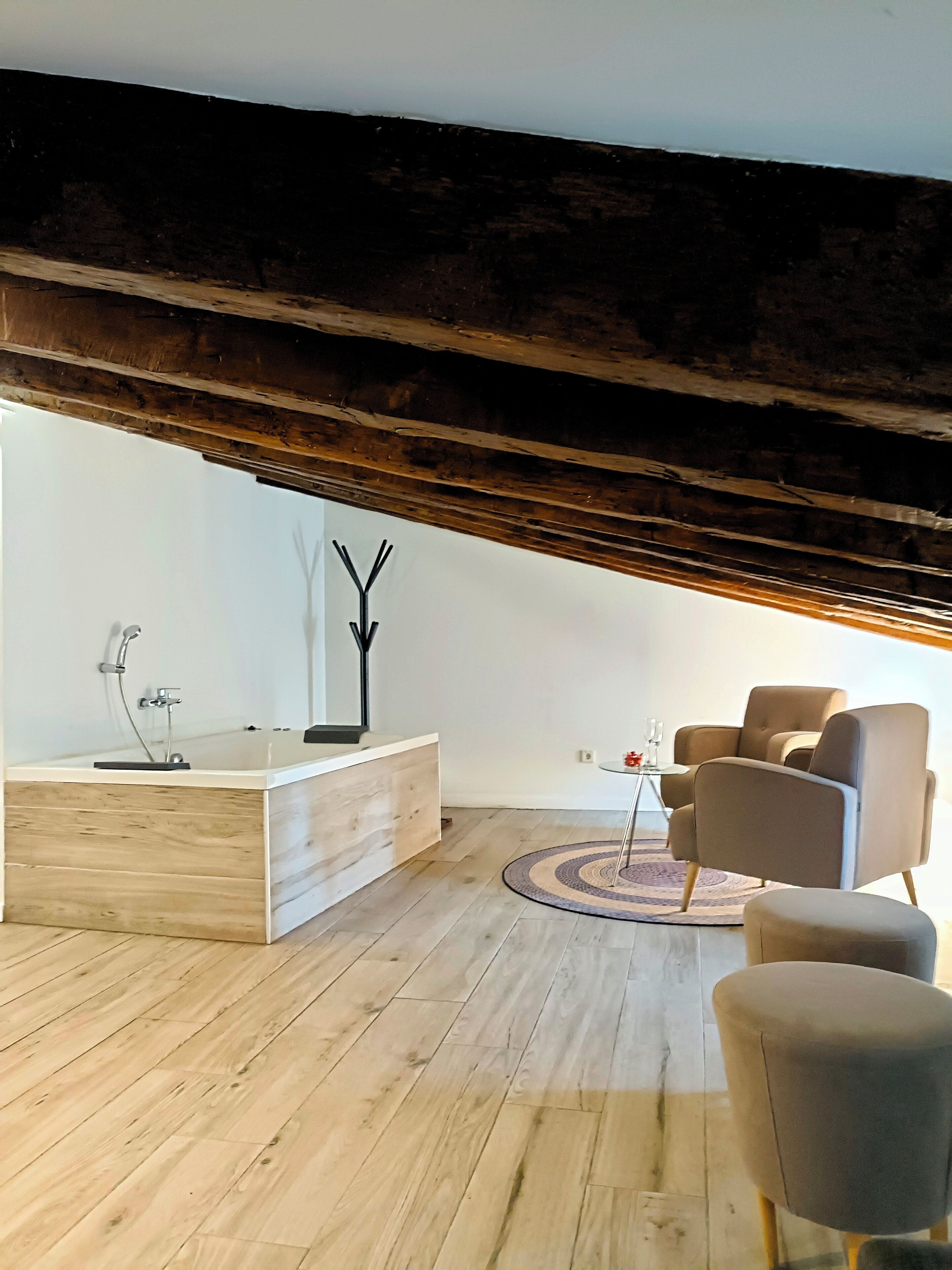 junior suite, jetted tub (+terrace) | 1 bedroom, down duvets, in-room safe, blackout curtains