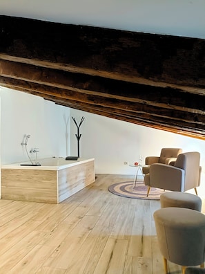 Junior Suite, Jetted Tub (+Terrace) | Down comforters, in-room safe, blackout drapes, soundproofing - Hotel El Siglo (Valencia)