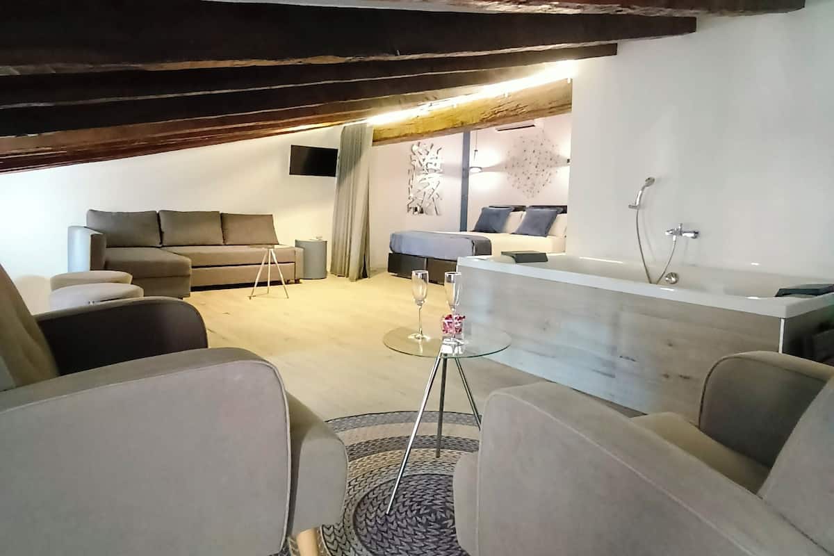 Junior Suite, Jetted Tub (+Terrace) | 1 bedroom, down duvets, in-room safe, blackout curtains