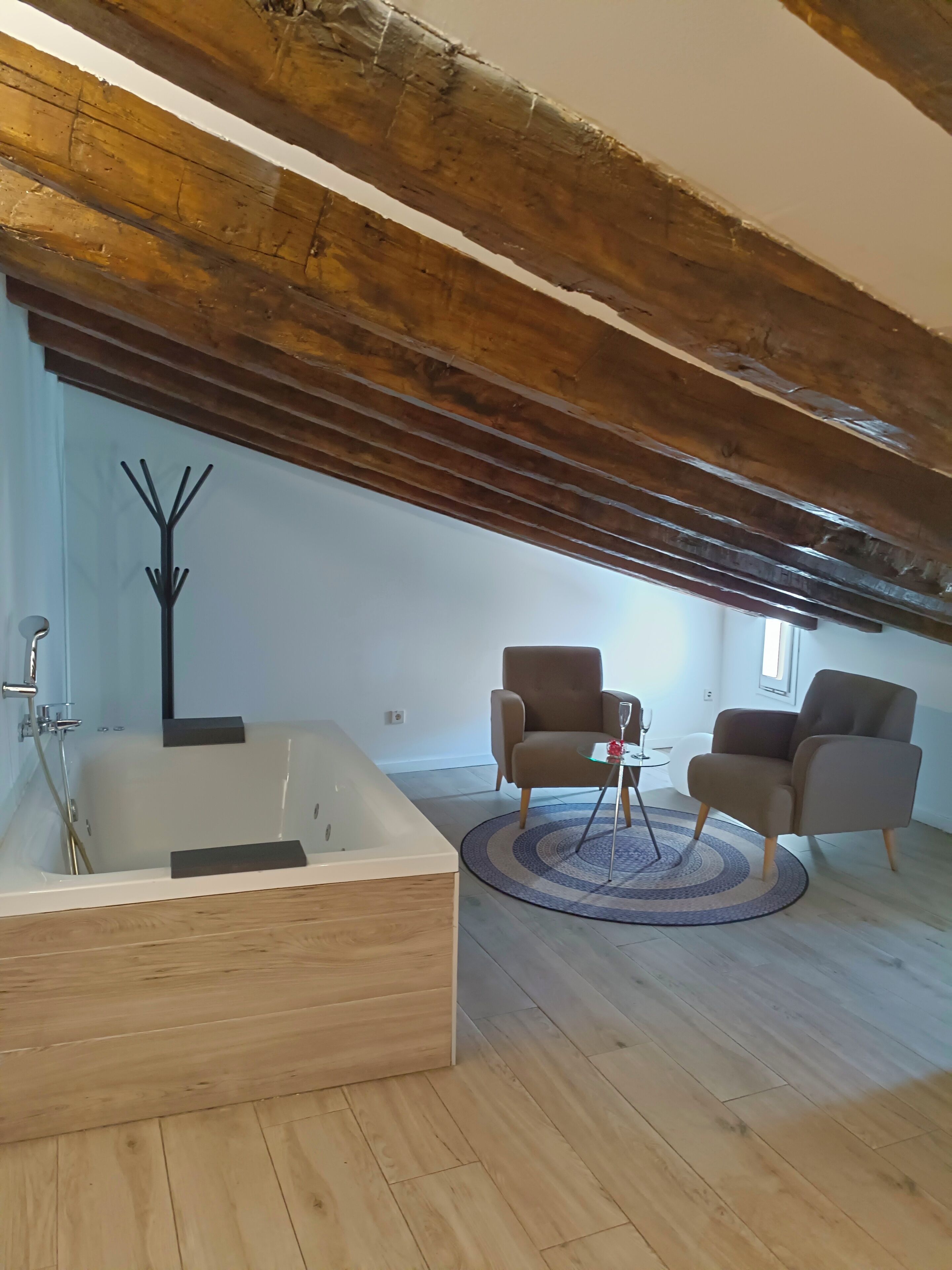 junior suite, jetted tub (+terrace) | 1 bedroom, down duvets, in-room safe, blackout curtains