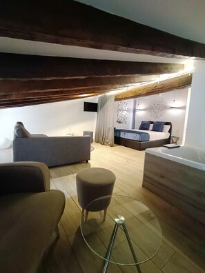 普通套房, 按摩浴缸 (+Terrace) | 羽絨被、房內夾萬、遮光窗簾/窗簾、隔音