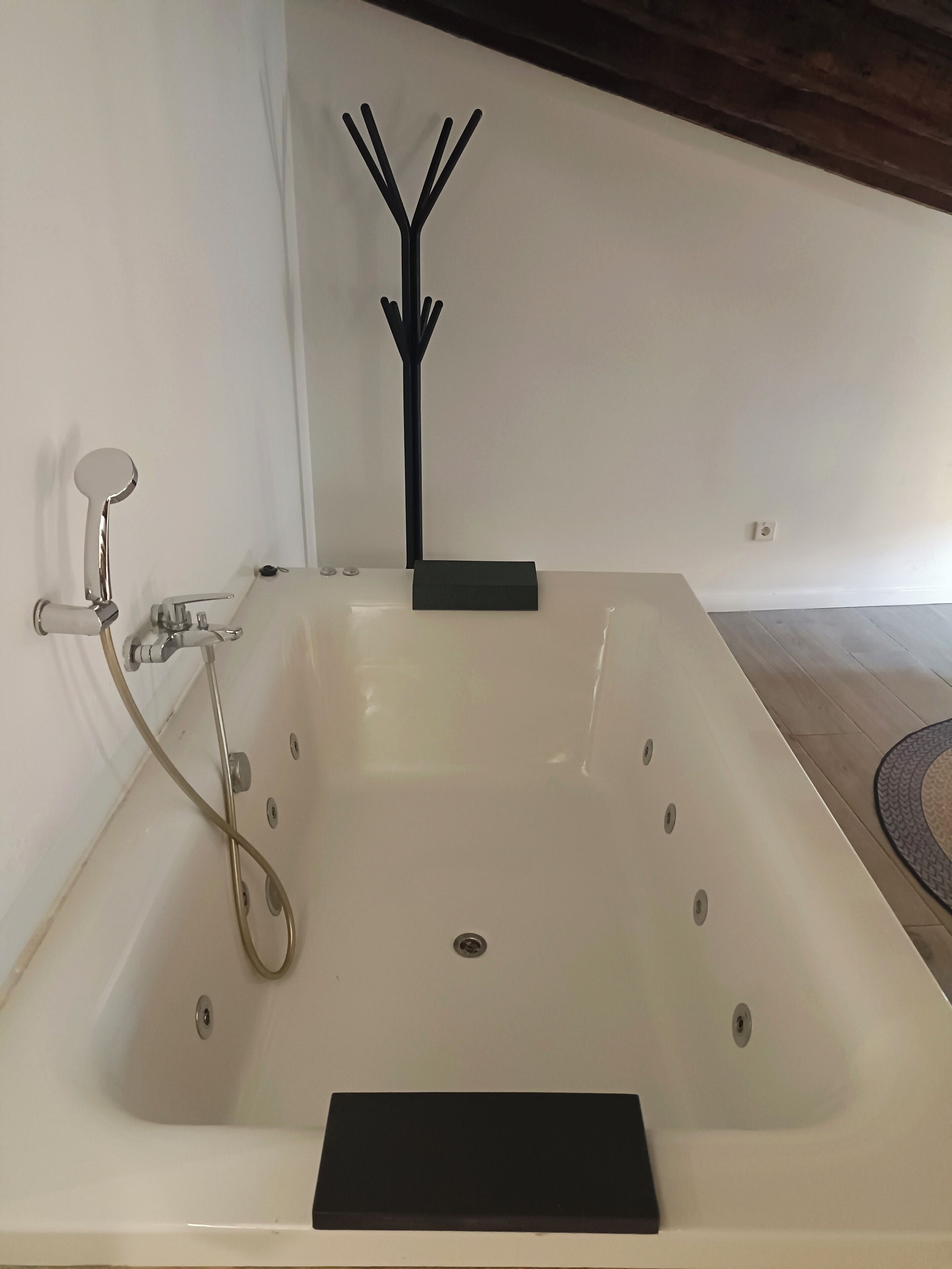 junior suite, jetted tub (+terrace) | 1 bedroom, down duvets, in-room safe, blackout curtains