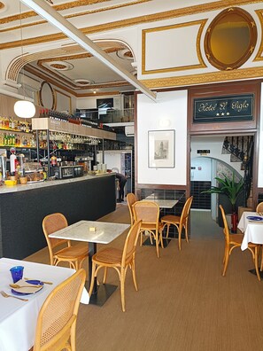 Breakfast, lunch, dinner and brunch served  - Hotel El Siglo (Valencia)