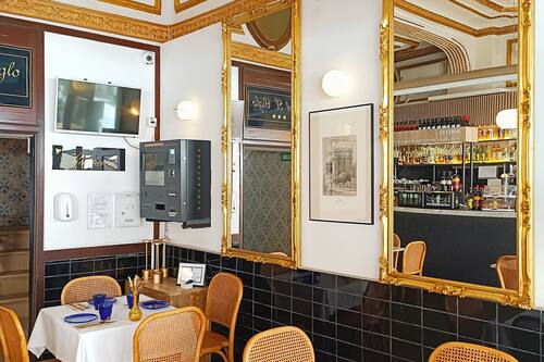 S'hi serveixen esmorzars, dinars, sopars i esmorzars-dinars