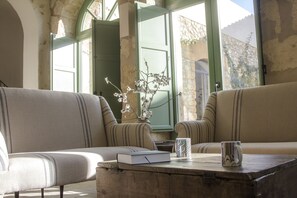 Lobby sitting area - Fontes Episcopi (Aragona)