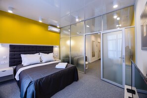 1 bedroom, laptop workspace, iron/ironing board, free cots/infant beds - Partner Guest House Klovskyi (Kyiv)