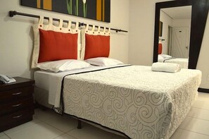 ميني بار ومكتب وستائر تعتيم وواي فاي مجانًا