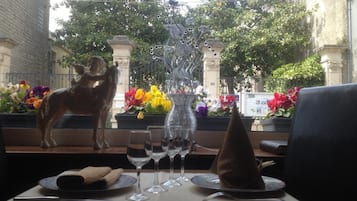 Lunch and dinner served, Regional cuisine