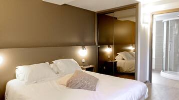 Standard Double Room | Desk, iron/ironing board, free cribs/infant beds, free WiFi