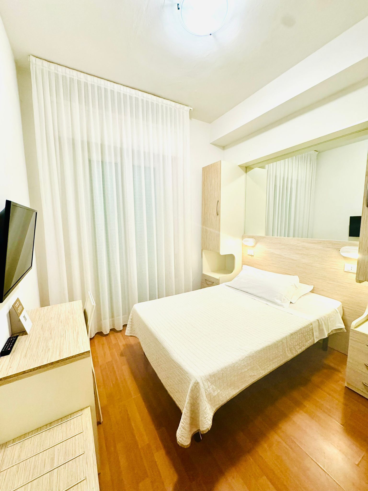 Single Room | In-room safe, desk, free WiFi, bed sheets