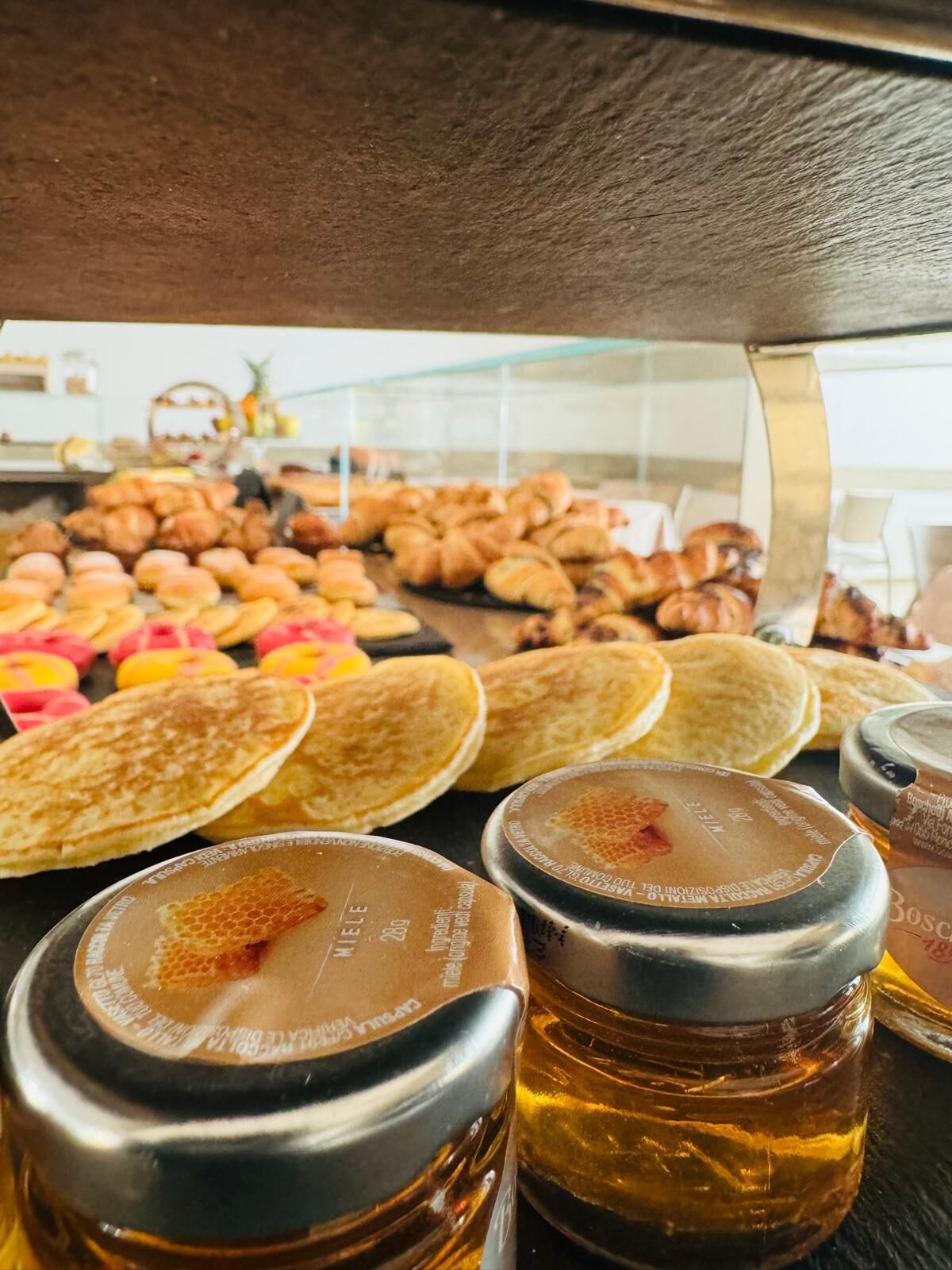 Colazione a buffet, servita tutte le mattine (15 EUR a persona) 