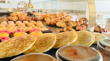Colazione a buffet, servita tutte le mattine (15 EUR a persona)