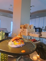 Breakfast, lunch, dinner served; Italian cuisine 