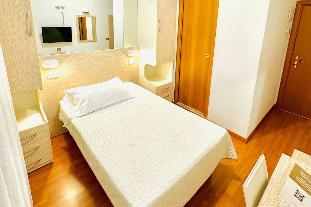 In-room safe, desk, free WiFi, bed sheets