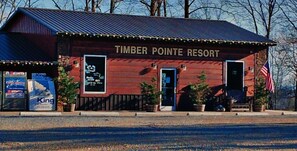 Restaurant - Timber Pointe Resort (Jamestown)