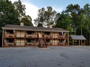 Exterior - Timber Pointe Resort (Jamestown)