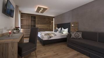 In-room safe, free WiFi, bed sheets