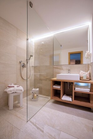 Chambre Triple Supérieure | Salle de bain