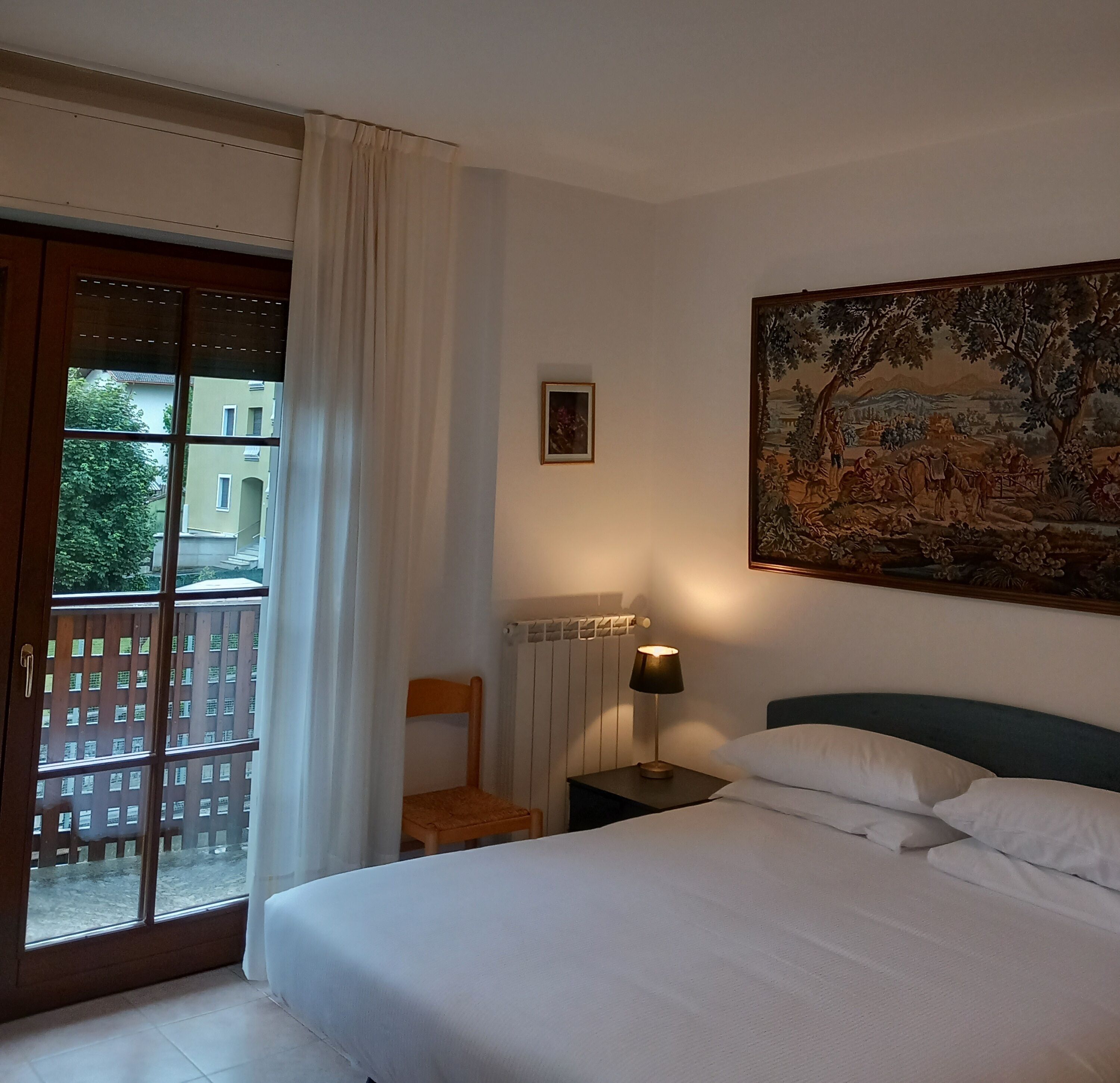 Superior Studio, 1 Bedroom, Kitchenette, Mountain View | Hypo-allergenic bedding, in-room safe, desk, free WiFi