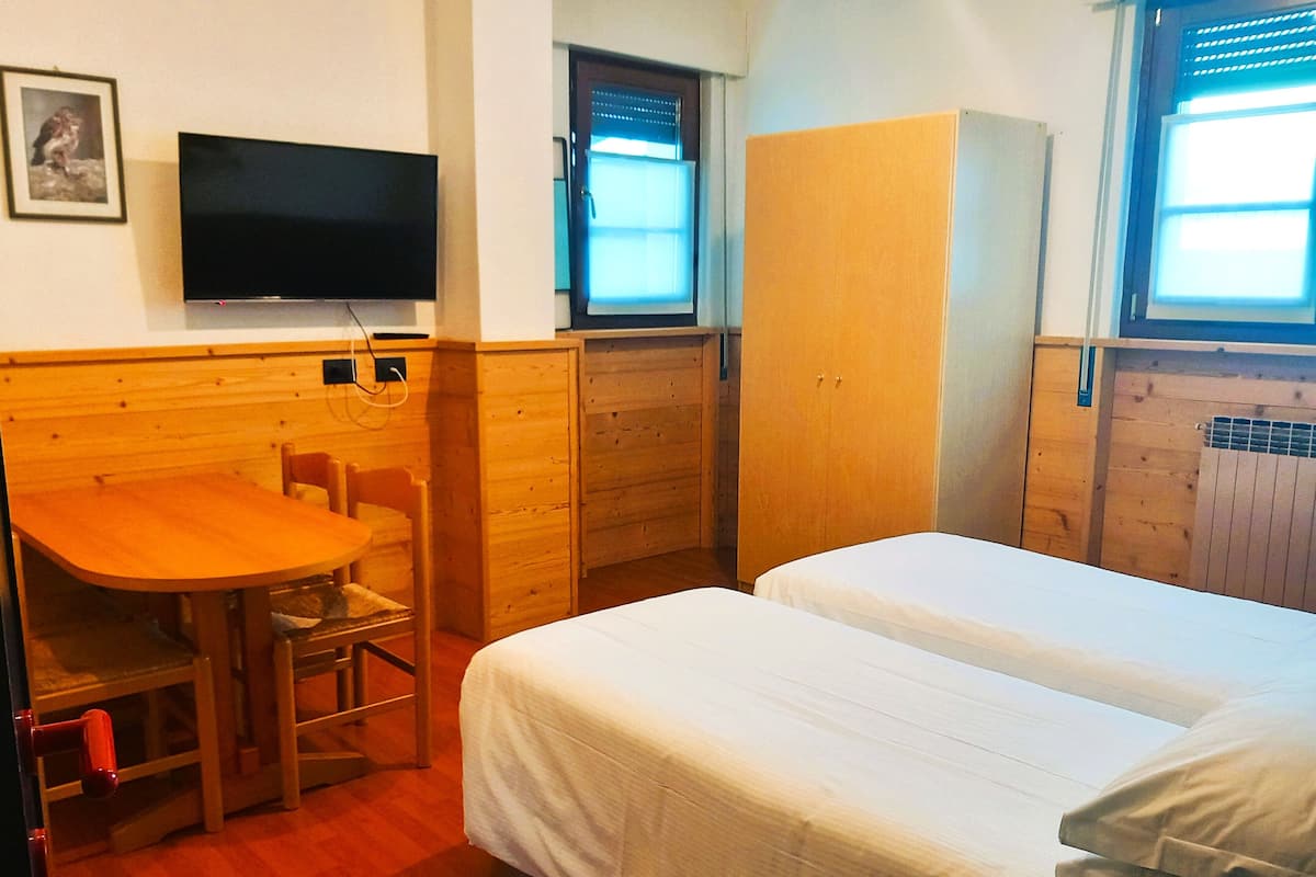 Family Apartment, 2 Bedrooms, Kitchenette, Mountain View (2 Adults + 2 Children) | Hypo-allergenic bedding available, in-room safe, desk, WiFi (free)