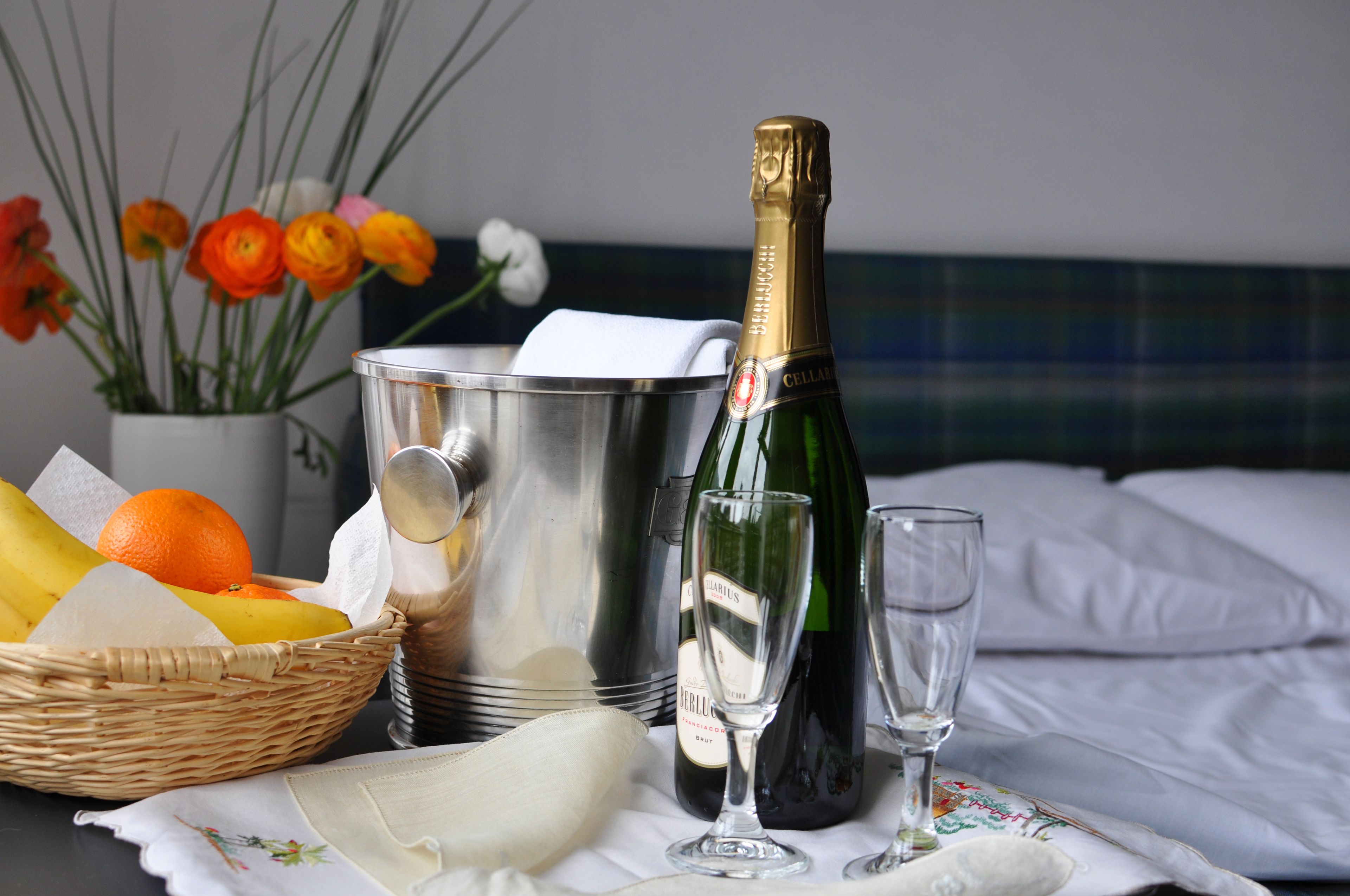 Literie hypoallergénique, coffres-forts dans les chambres, bureau