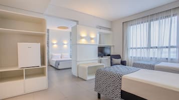 Suite Familia Quadruplo | 1 bedroom, minibar, blackout drapes, soundproofing