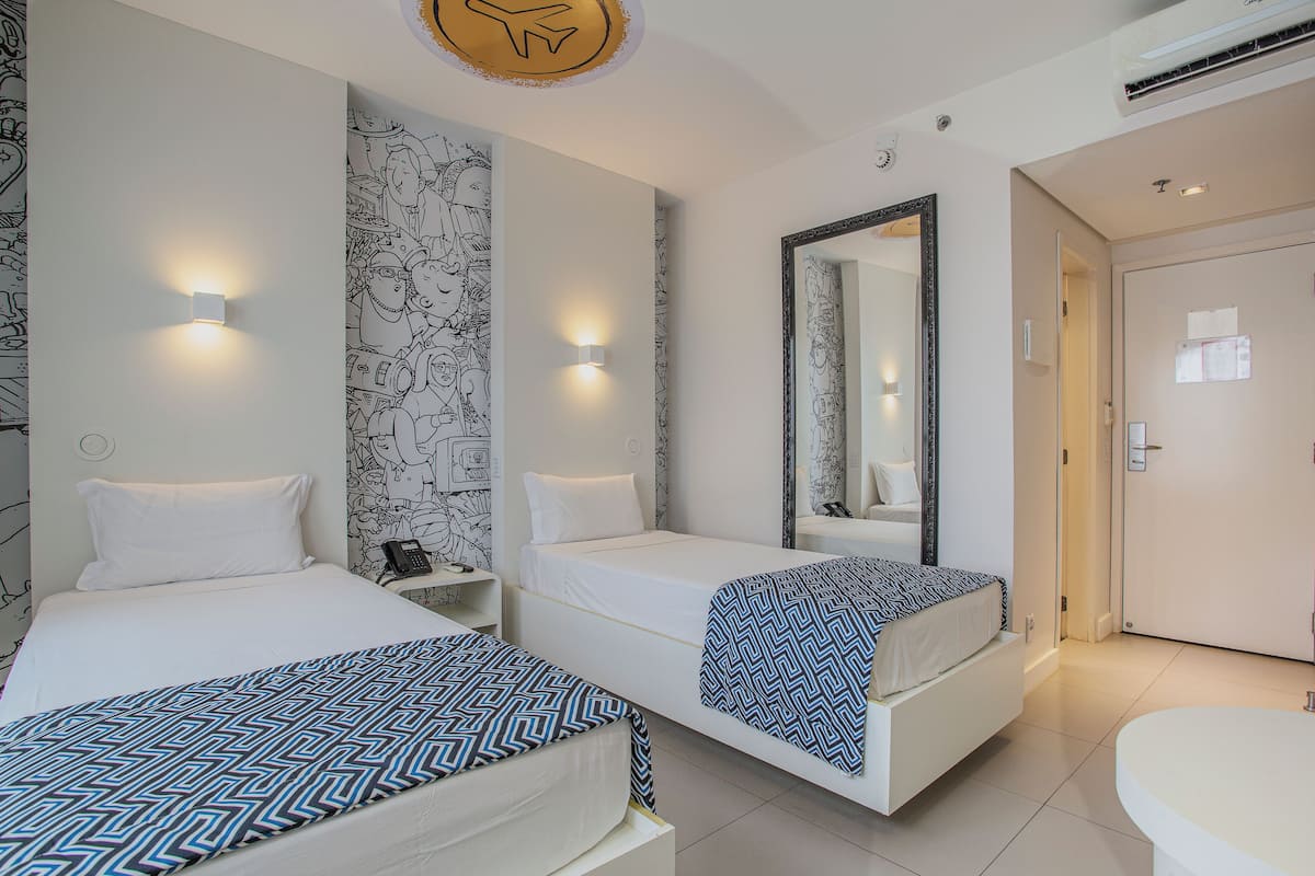 Standard Twin Room | 1 bilik tidur, bar mini, langsir/tirai gelap terus, kalis bunyi