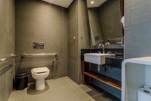 Suite Familia Quadruplo | Minibar, blendingsgardiner, lydisolert og wi-fi (inkludert)