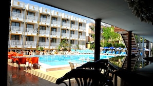 Outdoor pool, open 9 AM to 7 PM, pool umbrellas, sun loungers - Selge Hotel Side (Manavgat)