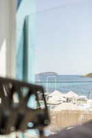 双人房, 海景 | 迷你吧、客房内保险箱、办公桌、遮光窗帘