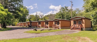 Qualla Cabins and Motel Cherokee near Casino