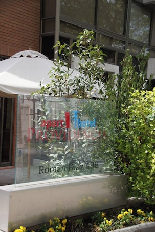 Vista frontal de la propiedad