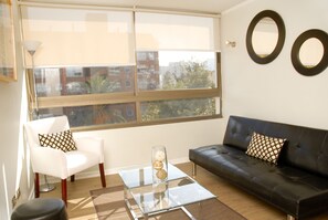 Appartement, 2 slaapkamers | Woonruimte | Flatscreentelevisie