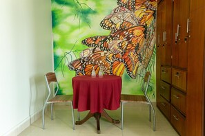 Dining - At Home Boutique Hostel and Suite (Accra)